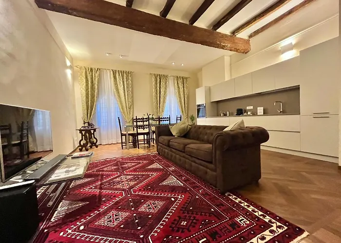 Lovely 2 Bedroom Apartment Nearby Piazza Maggiore