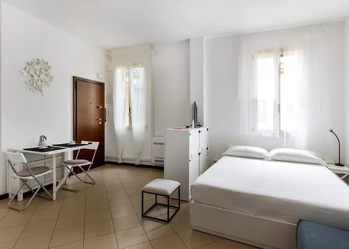 White Leaves Studio By Wonderful Italy