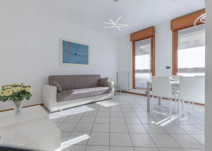 Bright & Airy Apartment Near Zanolini Station