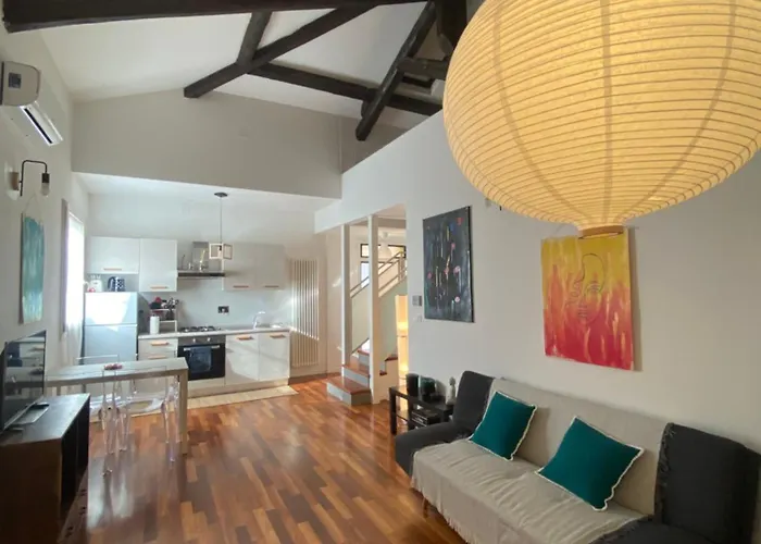 La Casa Di Giulia, Spazioso Loft Su Due Livelli A 10 Minuti Di Macchina Dal Centro