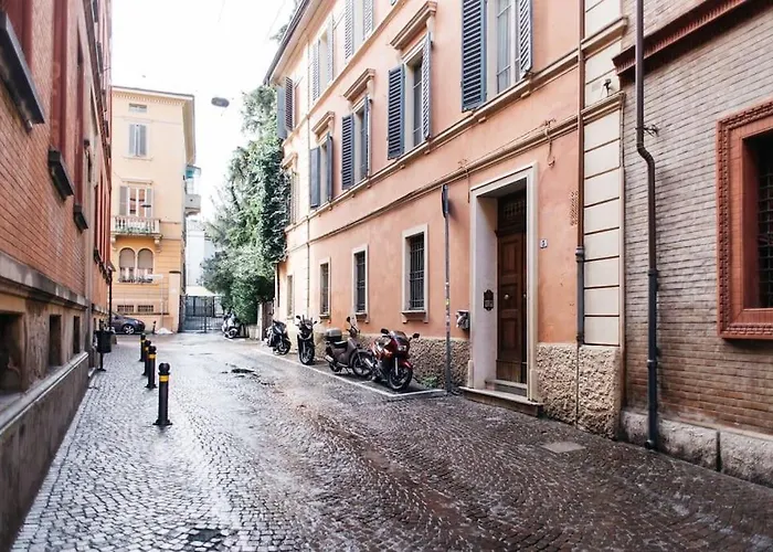 Elegant Bologna Apartment With Private Lift