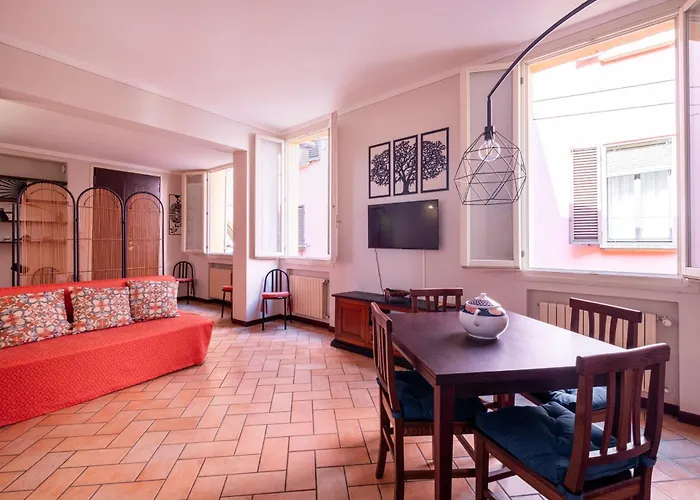 Homeby, Petroni Central House