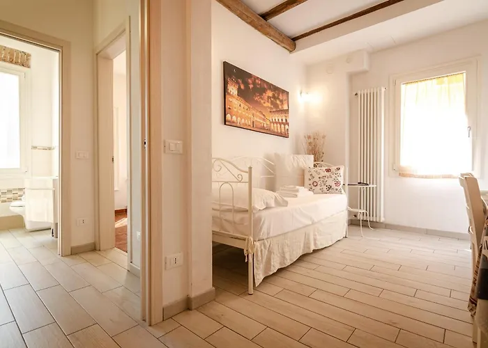 La Petroniana Home