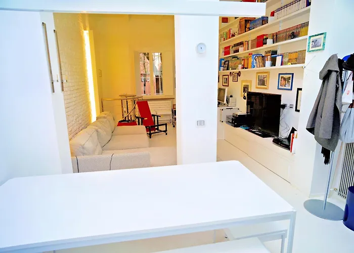 Elegant And Modern Loft In Medieval Bologna