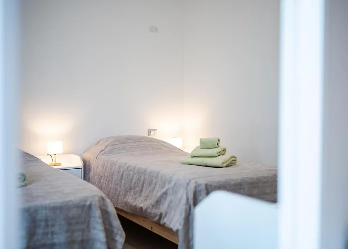 Le Cinque Rose Airport Apartment
