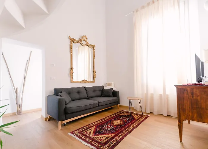Grande, Moderno Appartamento In Edificio Storico