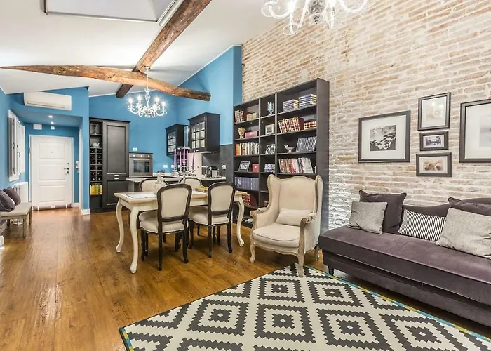 Delightful Carbonesi || The Place Bo Apartments