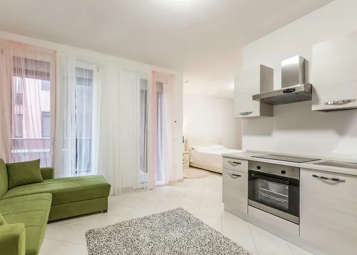 Freud 8, Bologna By Short Holidays