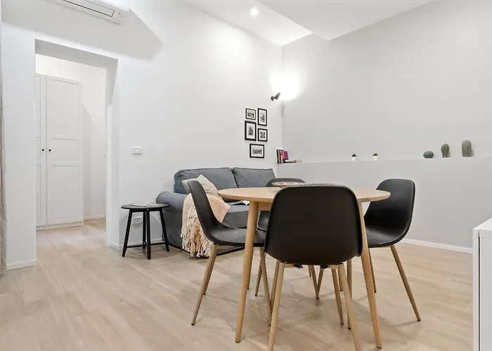Piazza Maggiore White Apartment