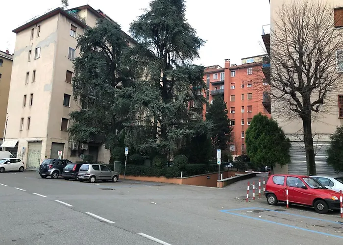 Tra Le Torri B&B - Ampia Stanza Privata In Appartamento Con Bagno Privato Accessibile Da Corridoio