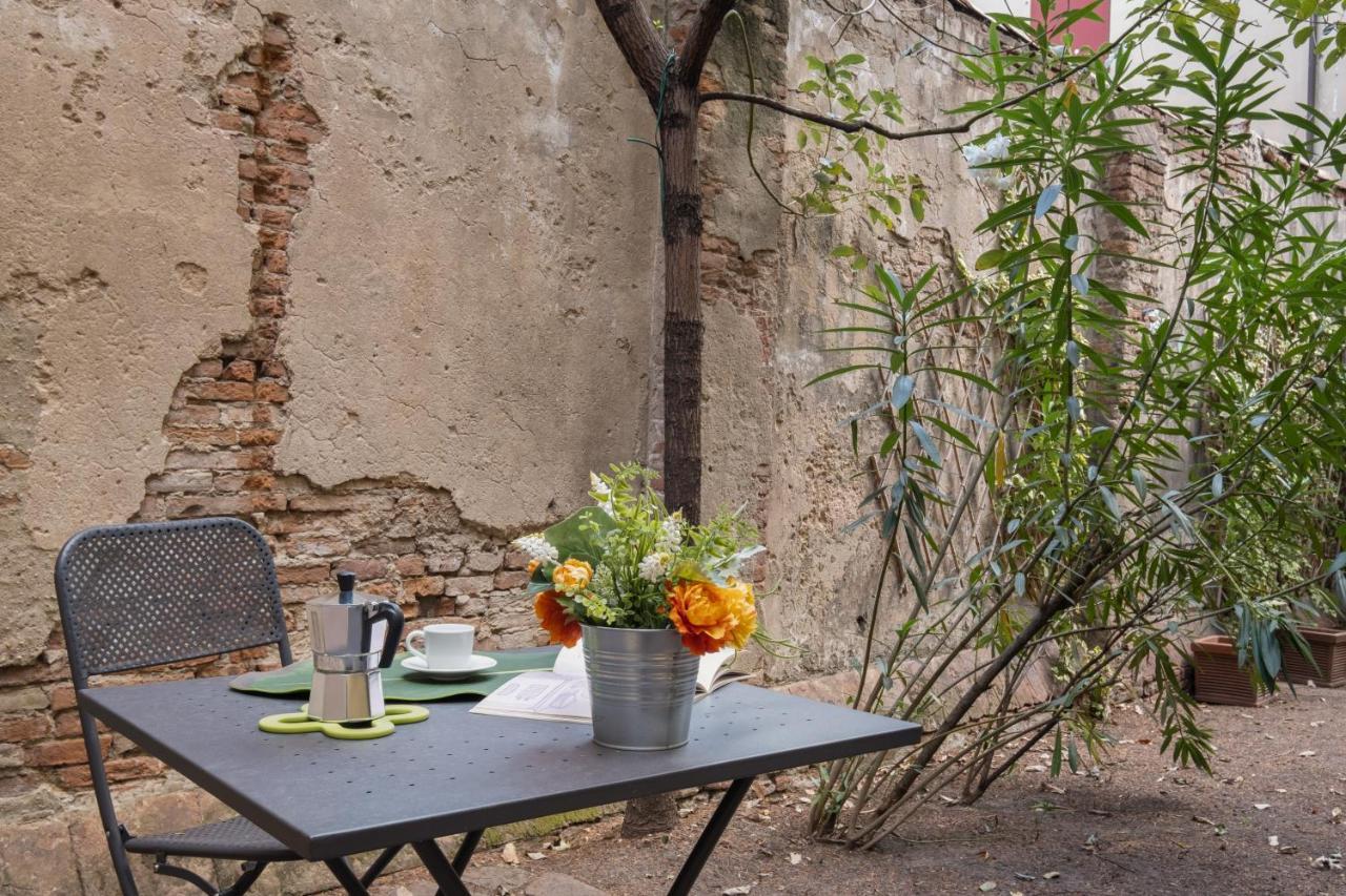Via Santo Stefano Secret Garden Apartment