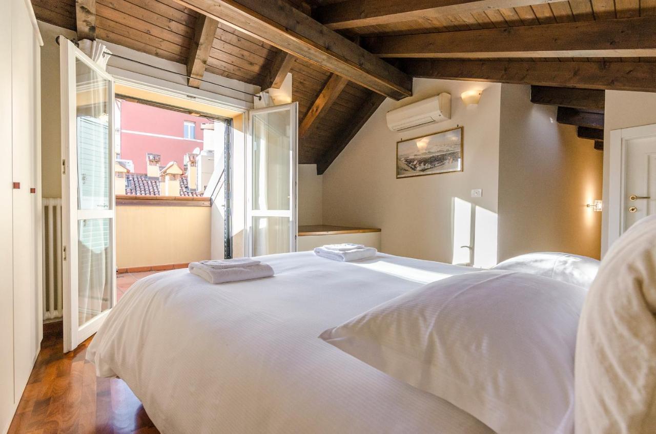 Apartment Flat 13: Elegante E Luminoso Con Terrazzo Privato Bologna