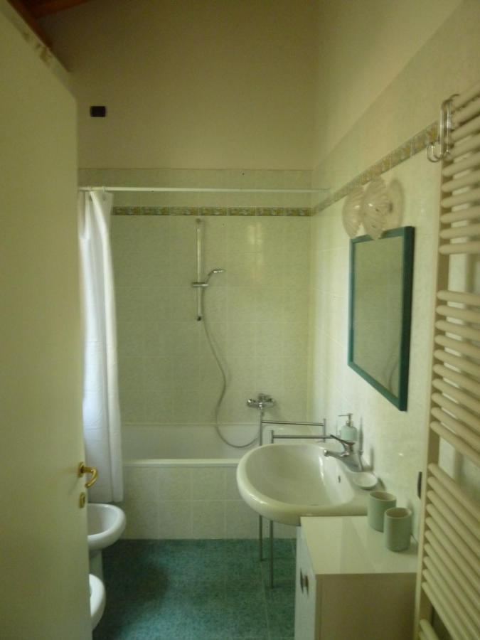 La Stanza Sui Cedri - Smart Working - Airport - Private Parking - Ducati - Philip Morris Apartment