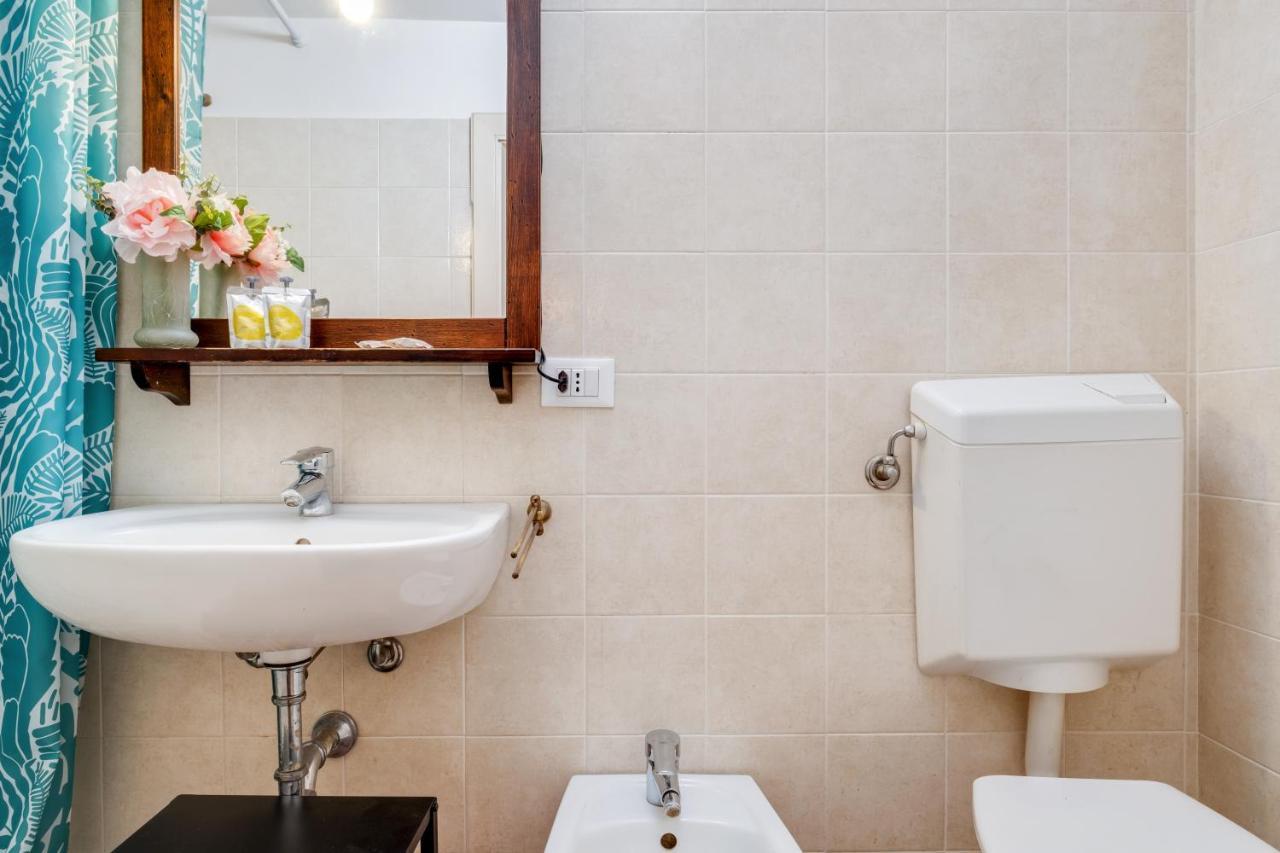 Tra Le Due Torri E Piazza Santo Stefano Bologna