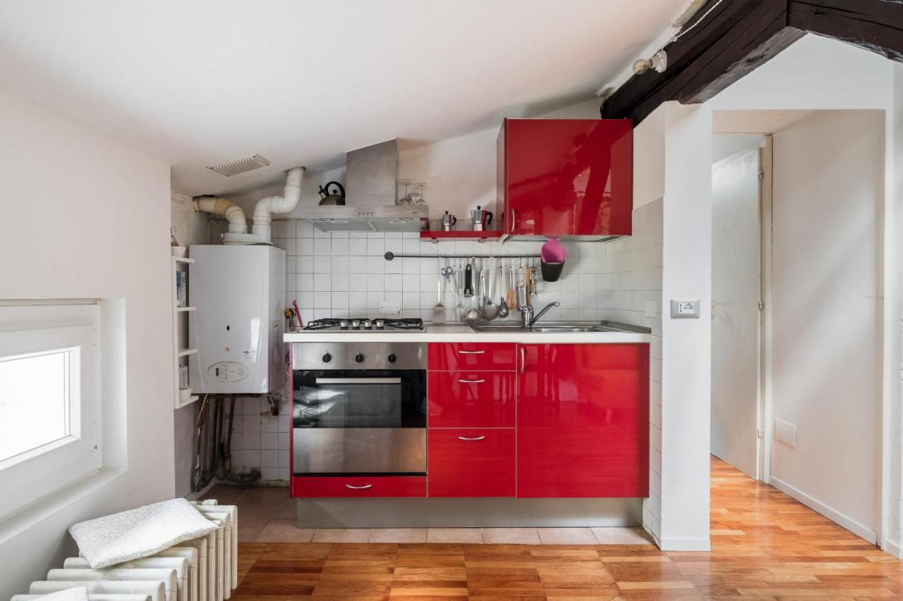 Apartment La Mansarda Di Via Zamboni By Wonderful Italy