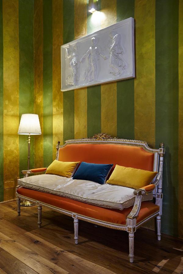 Bed & Breakfast Palazzo Di Alcina - Residenza D'epoca - Luxury- 5*