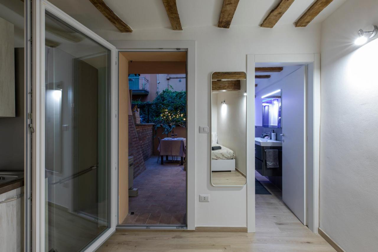 Apartment Luxury In The Center I Private Patio & Kitchen Bologna