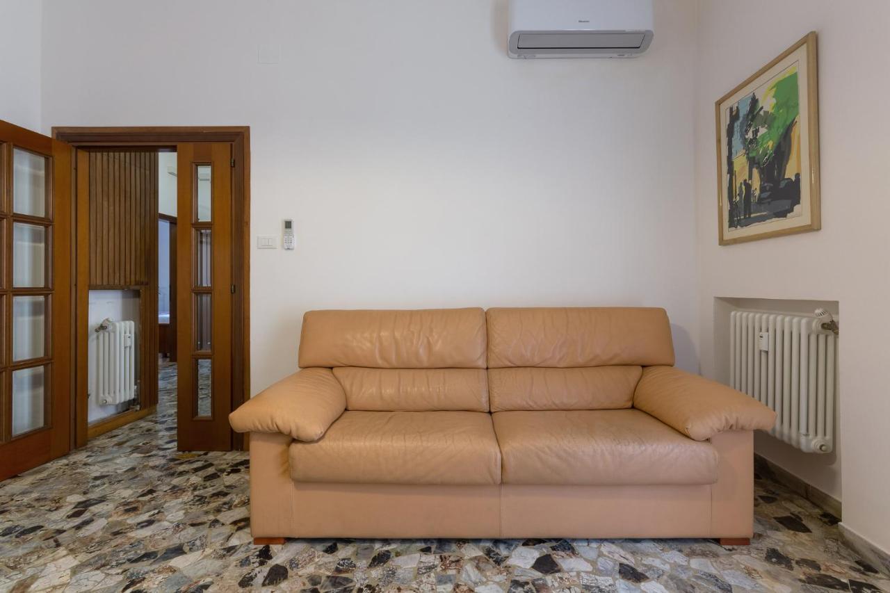A 500 Mt Dalla Certosa Apartment *