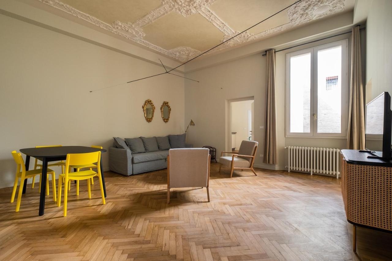 Apartment D'azeglio Nel Salotto Di Bologna