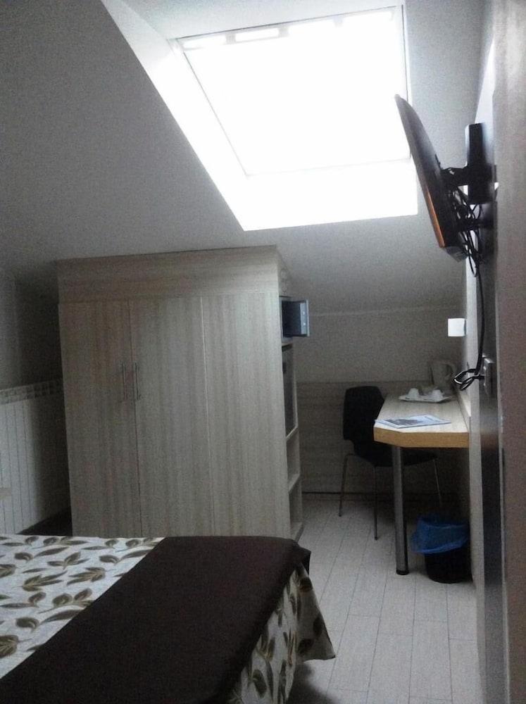Holiday- Finestrella Hotel Bologna
