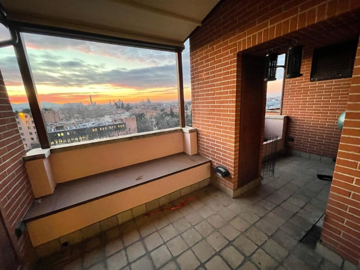 Attico Con Vista Spettacolare E Jacuzzi Appartement Bologna
