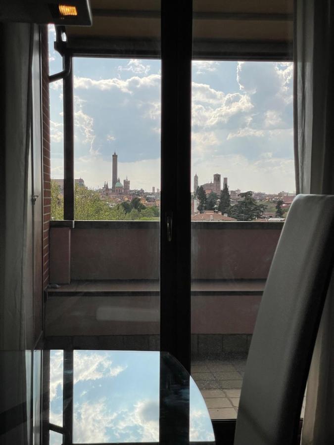 Attico Con Vista Spettacolare E Jacuzzi Bologna