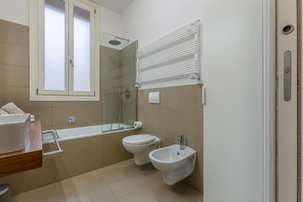 Crocetta Certosa Con Balcone Apartment