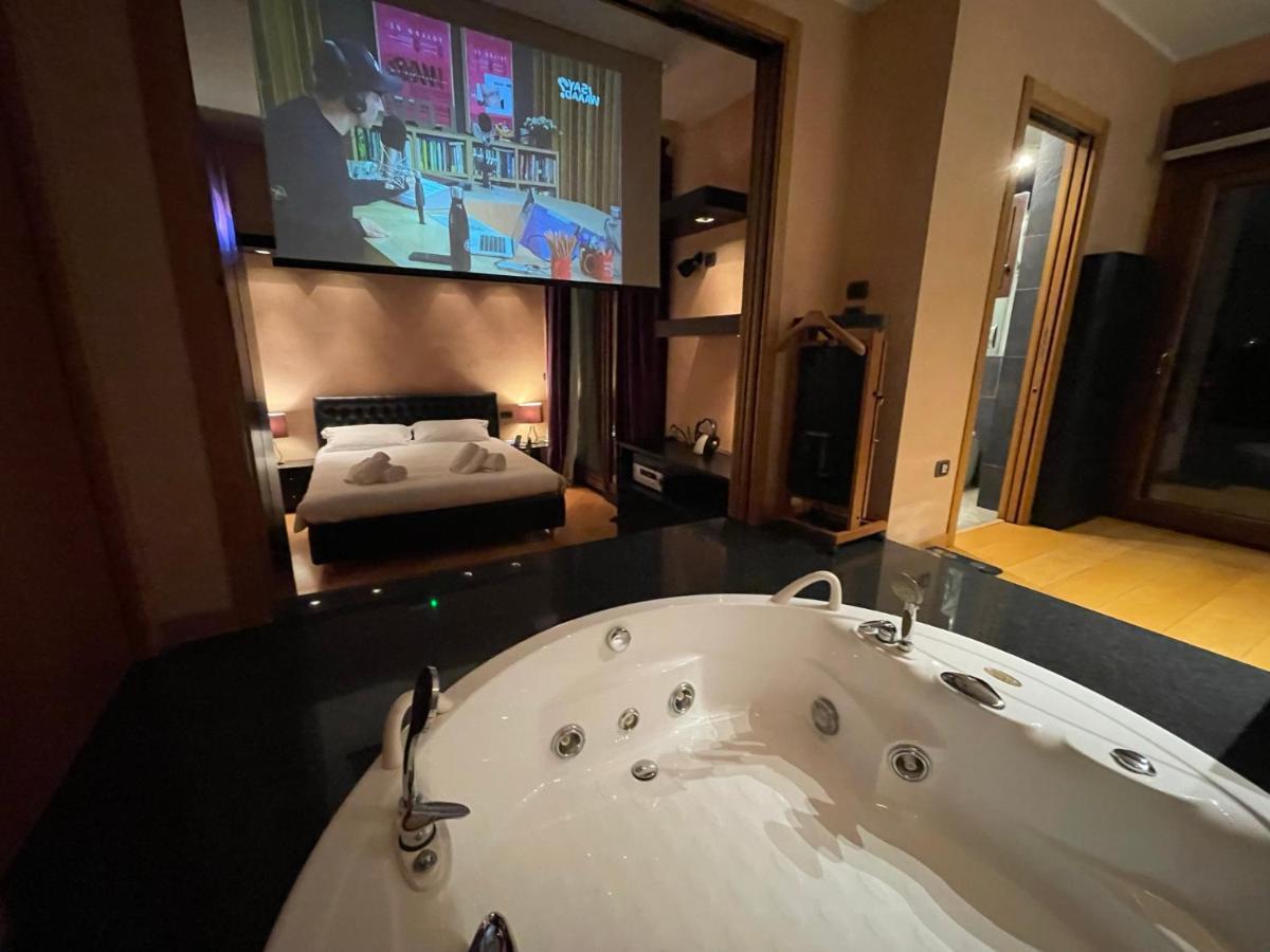 Attico Con Vista Spettacolare E Jacuzzi Bologna