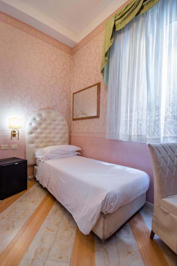 Residenza Due Torri Check In Presso Vicolo Cattani 7 Affittacamere