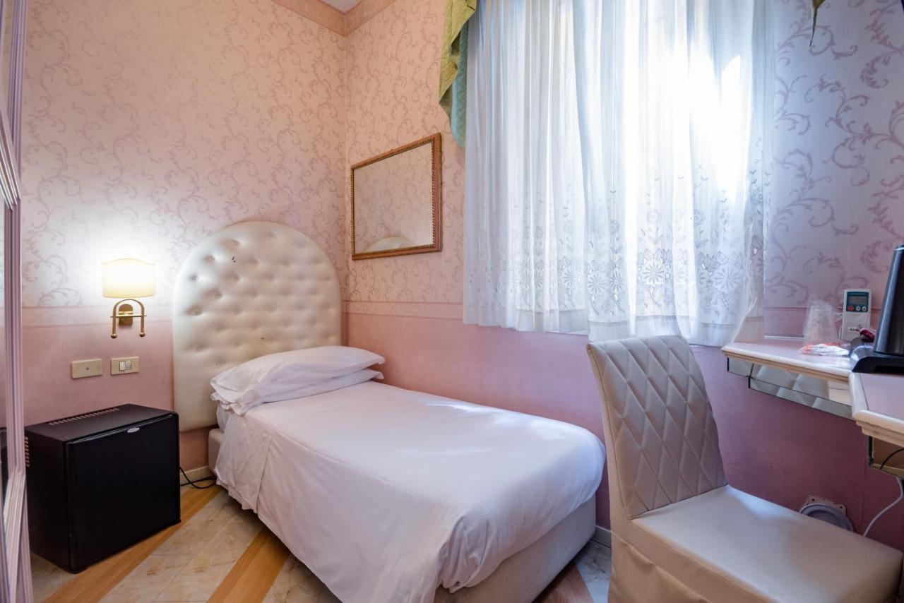 Residenza Due Torri Check In Presso Vicolo Cattani 7 Affittacamere