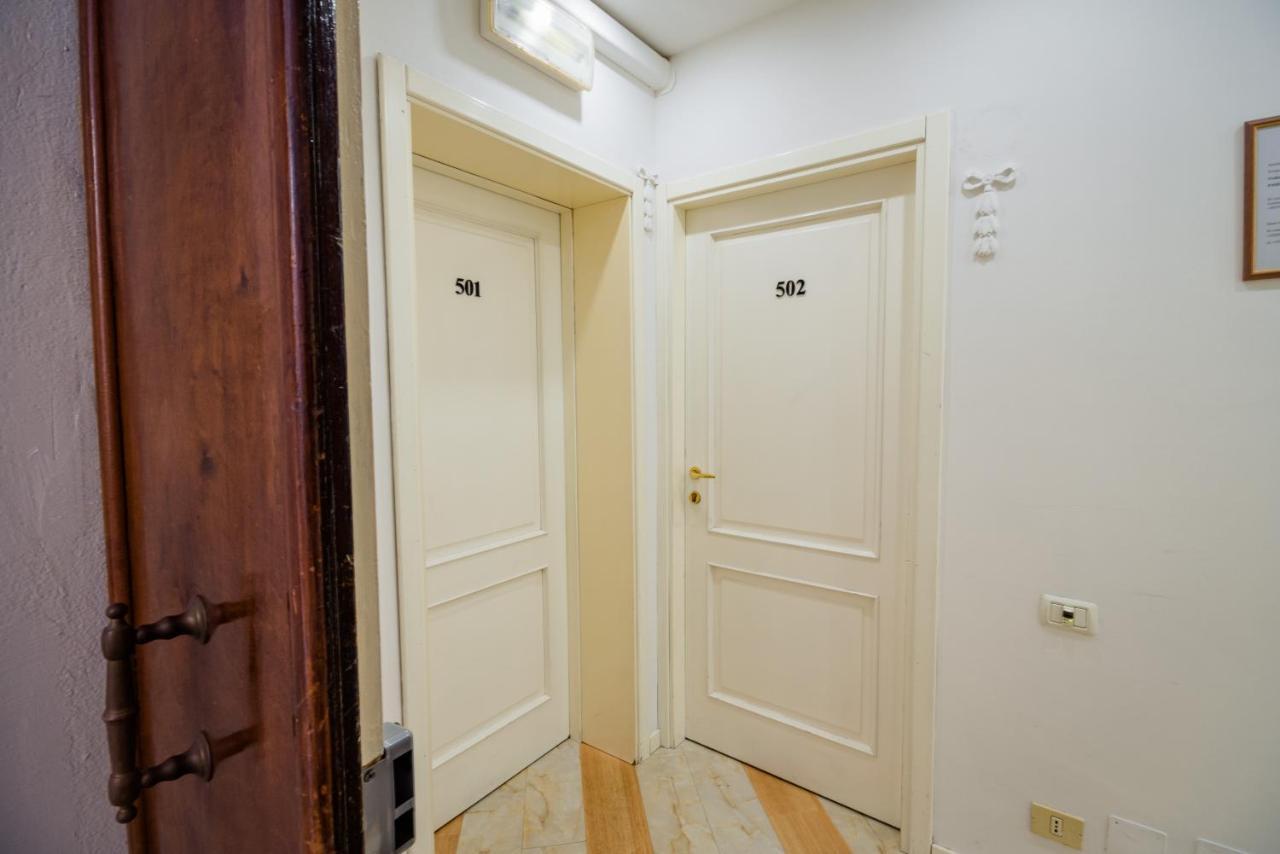 Residenza Due Torri Check In Presso Vicolo Cattani 7 Affittacamere