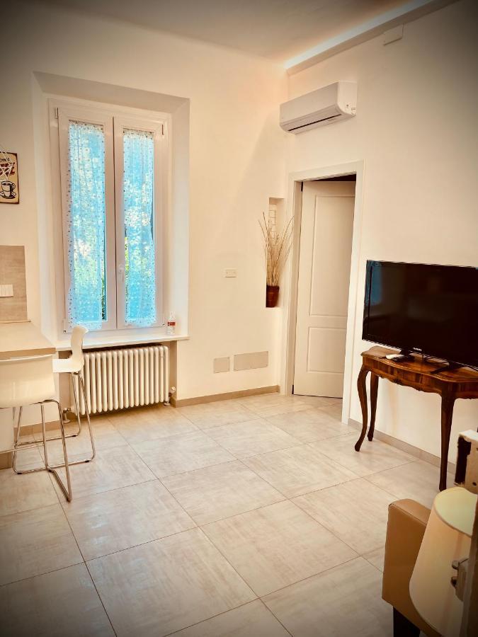Whitehouse Bologna