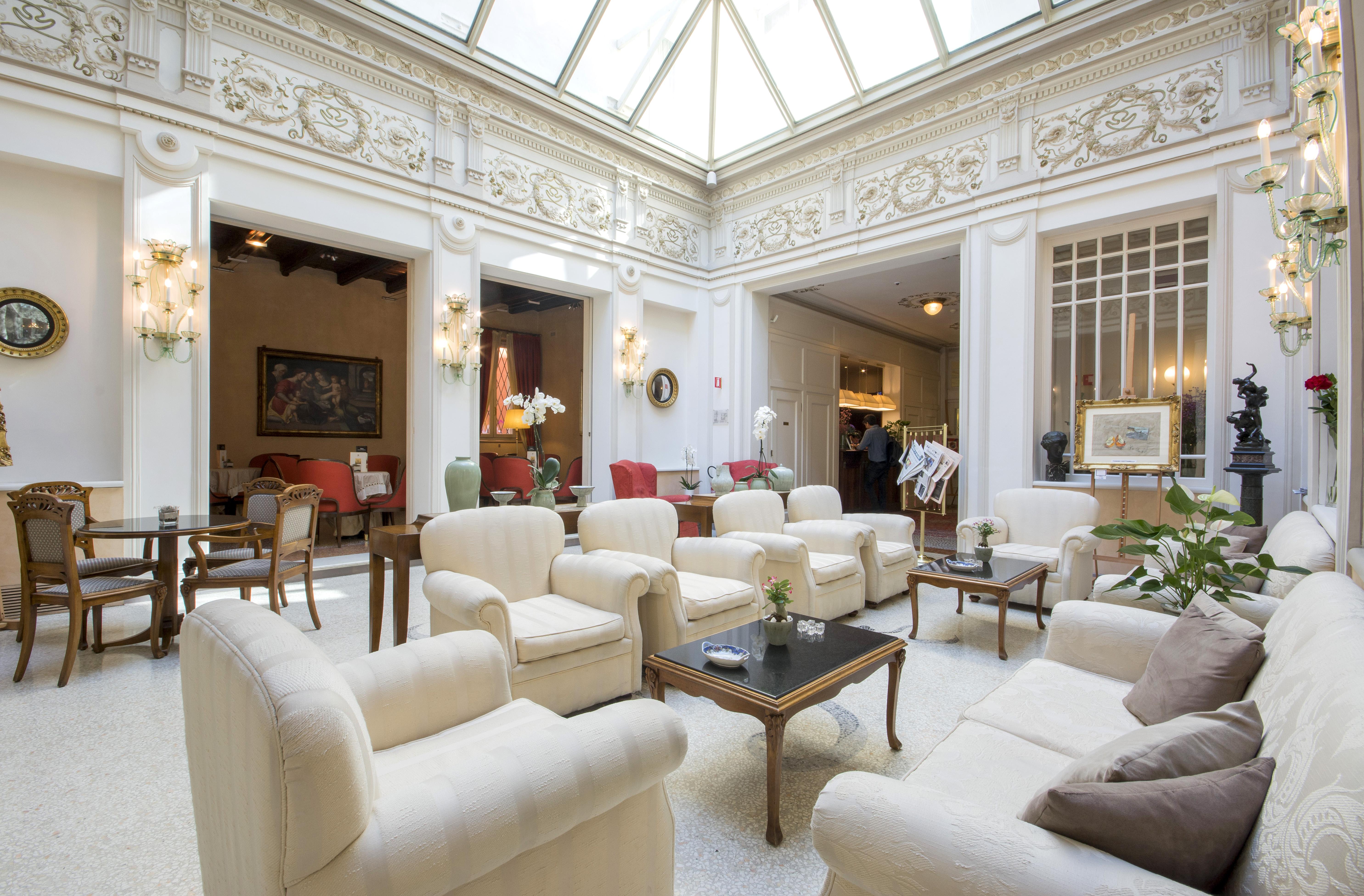 Corona D'oro 1890 Hotel 4*
