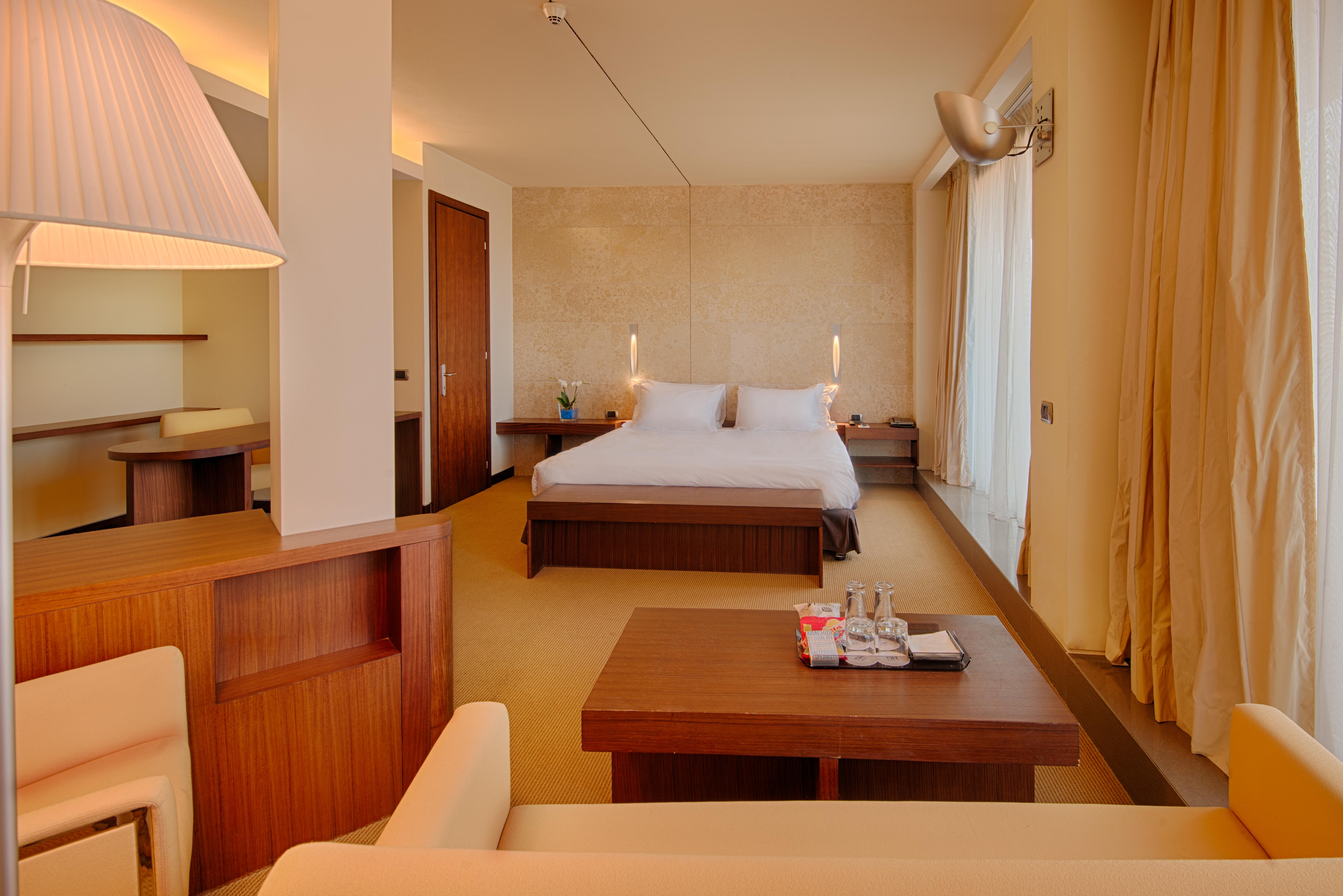 Nh De La Gare Hotel 4*