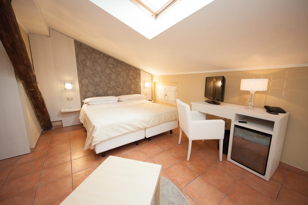 Rossini 1936 - Small&charming 4* Bologna