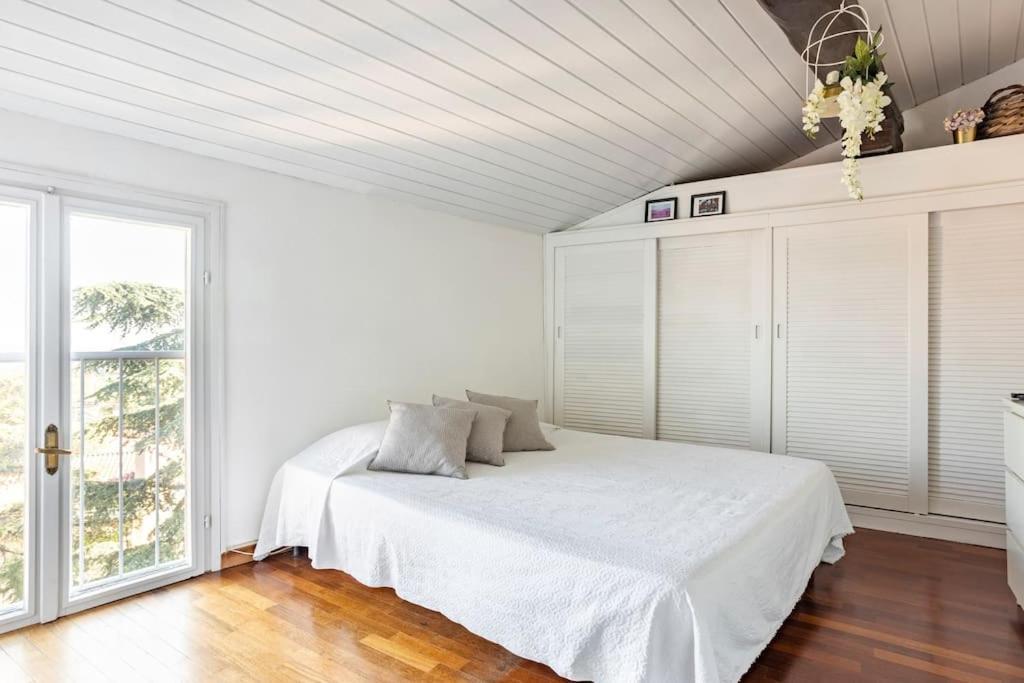Lovely One-bedroom Attic In An Ancient Village Apartment