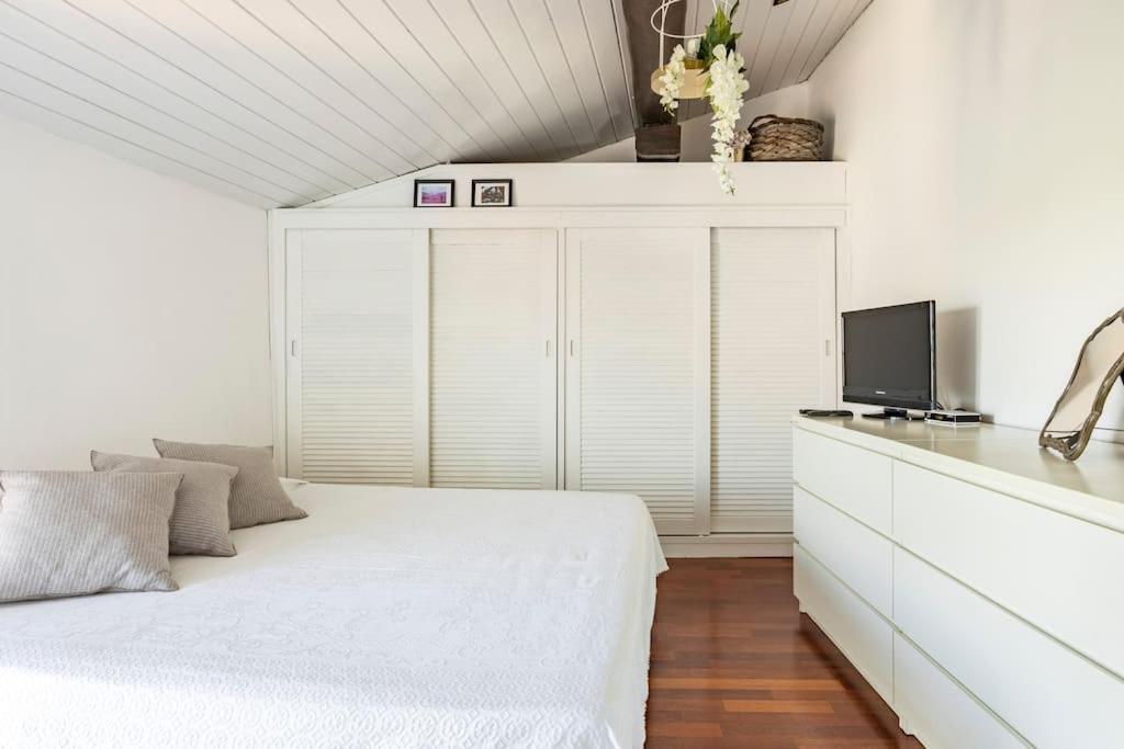 Lovely One-bedroom Attic In An Ancient Village Apartment