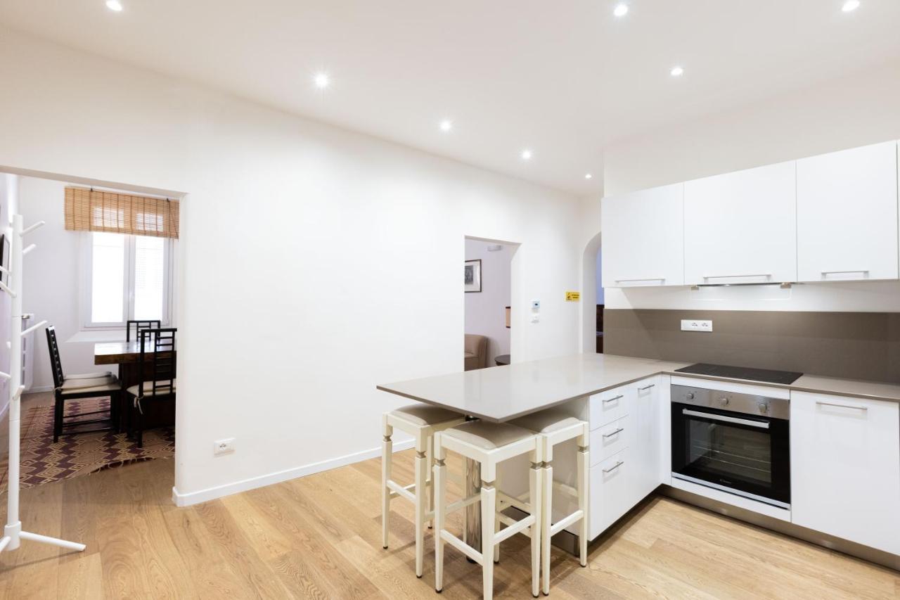 Simon, By Short Holidays Apartment