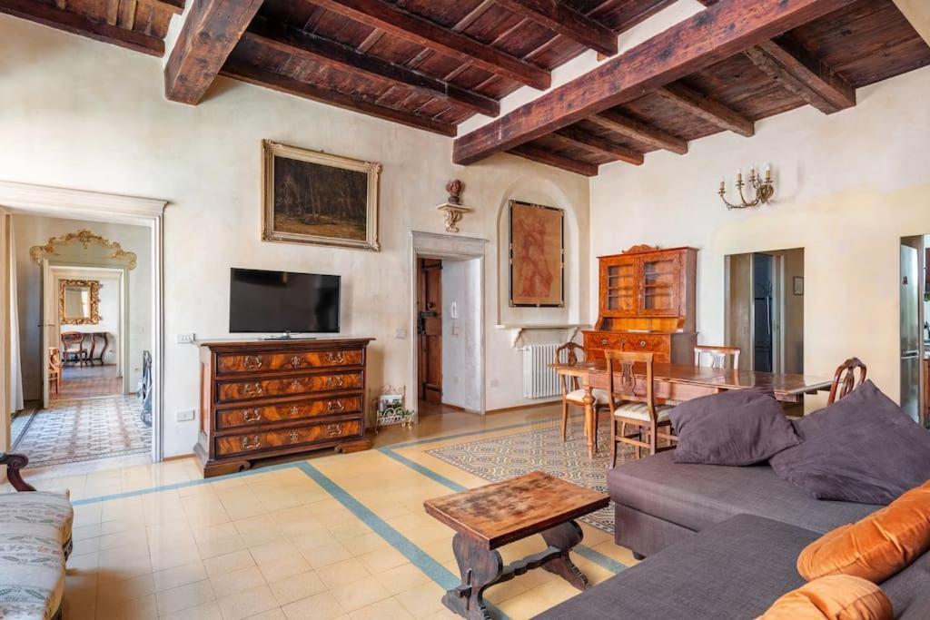 Elegant - Liberty House Apartment