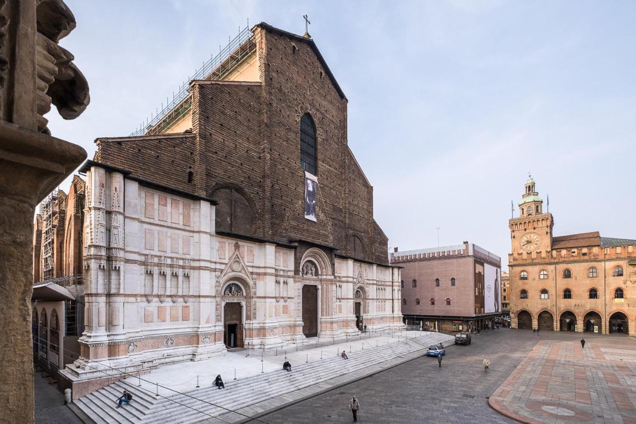 Urbanicooh Garisenda - Piazza Maggiore View Apartment *