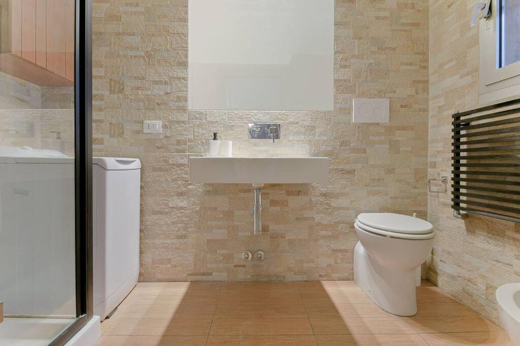 Nettuno 5 Stelle- Elegante Con *