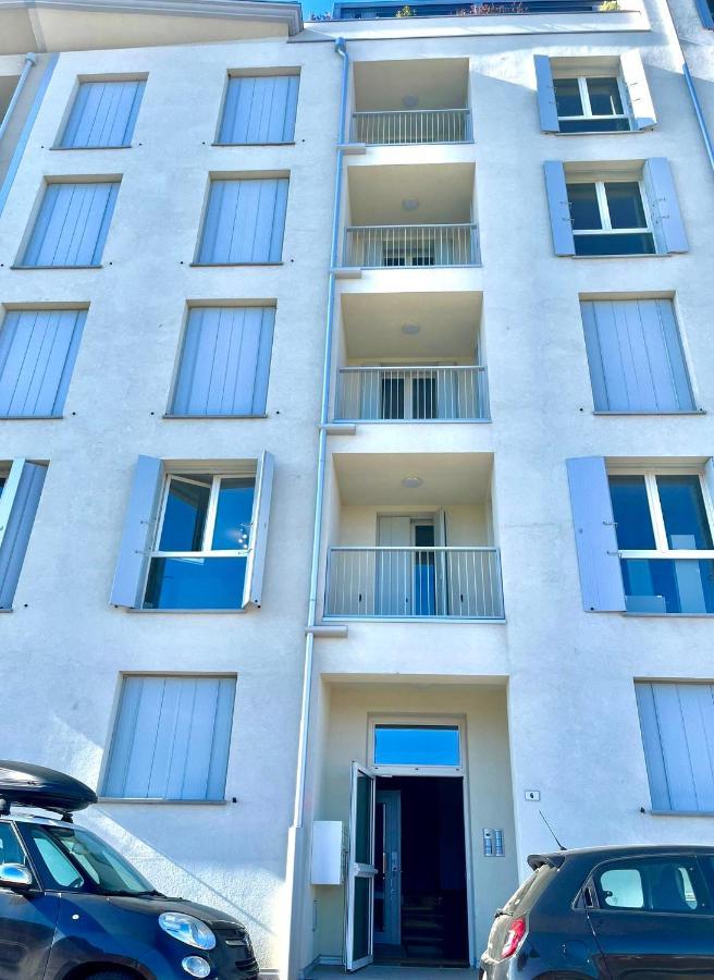 Apartment Sweet 051