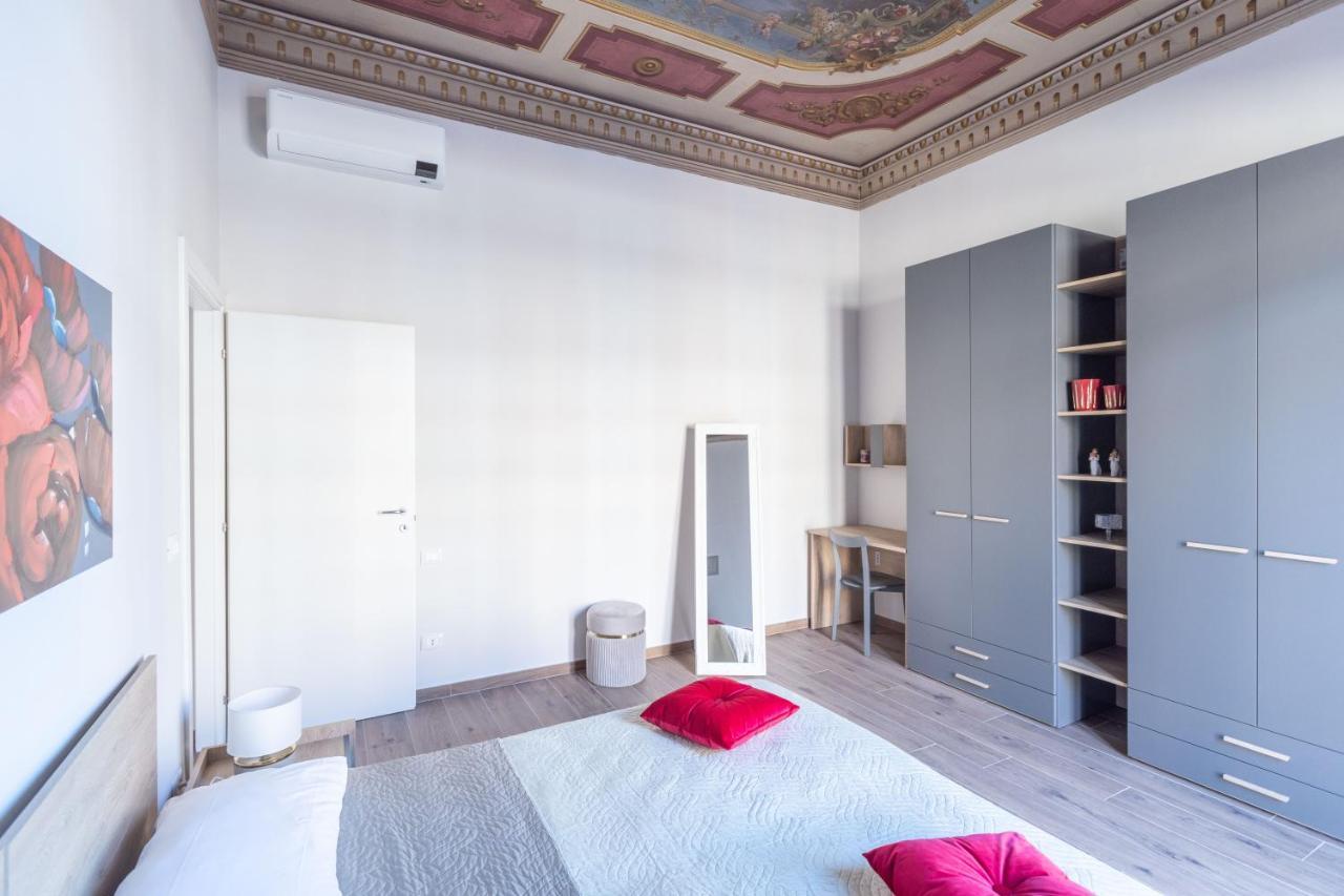 Indipendenza, By Short Holidays