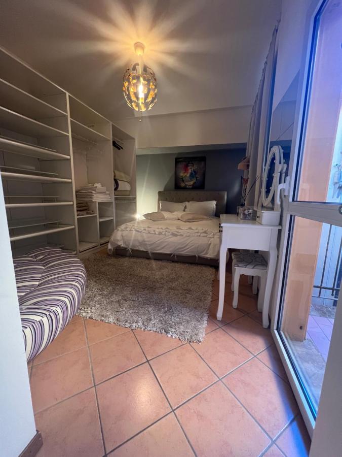 Apartment Hopper House