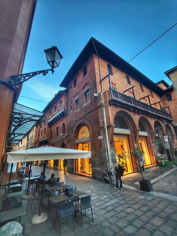 Lovely 2 Bedroom Nearby Piazza Maggiore Apartment *