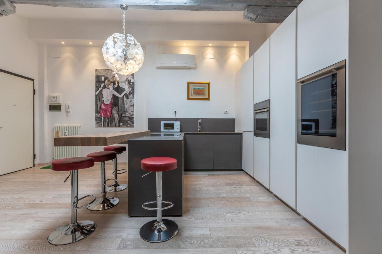 Santo Stefano Art & Design Apartment *