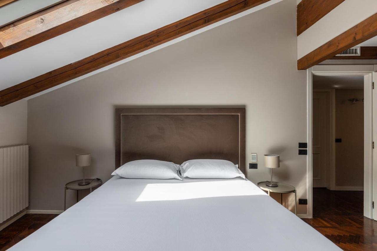 Wooden Design By Wonderful Italy Apartment *