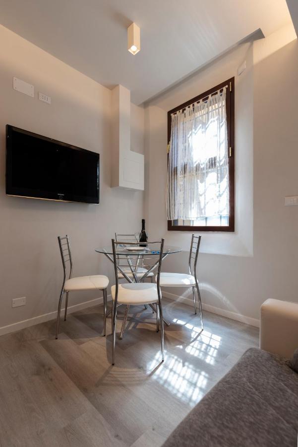 7 Quadri - Piazza Aldrovandi-