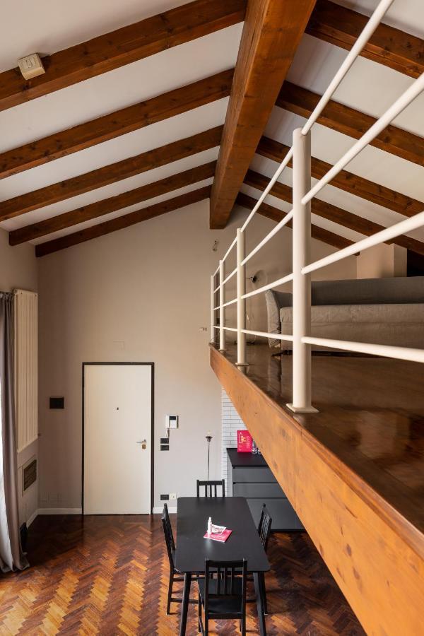 Apartment Wooden Design By Wonderful Italy