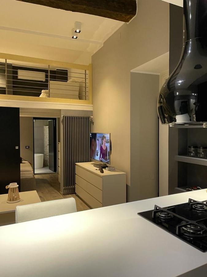 Portici Design - Historical Center Apartment Bologna